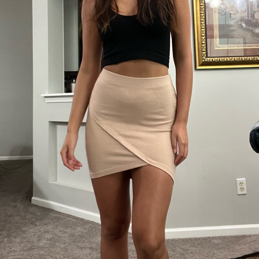 NWOT Cream Form Fitting Mini Skirt with Front Slit